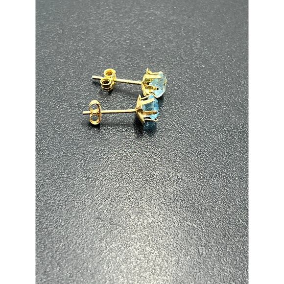 JCM Jacmel Round 5mm Blue Prong Set Blue CZ 14K Yellow Gold Stud Earrings - Picture 5 of 9